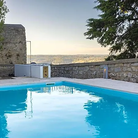De Ourem - 4*